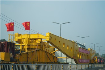 “大塊頭”來(lái)了～ 川渝1000千伏特高壓聯(lián)網(wǎng)工程首臺(tái)變壓器成功進(jìn)站